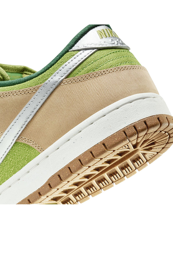 NIKE SB DUNK LOW "ESCARGOT" Sesame / Metallic Silver - Pear - Fir