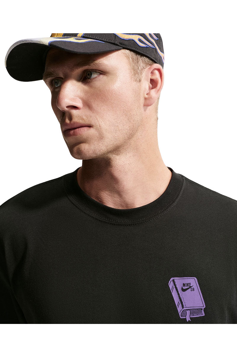 NIKE SB BOOK SPOT LIST T-SHIRT Black / Purple